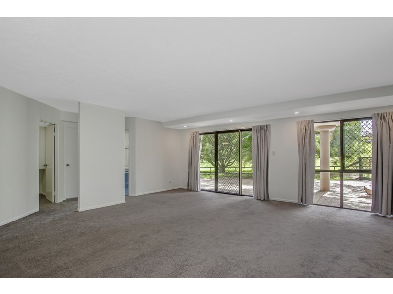 39 Winderadeen Drive, Highland Park QLD 4211