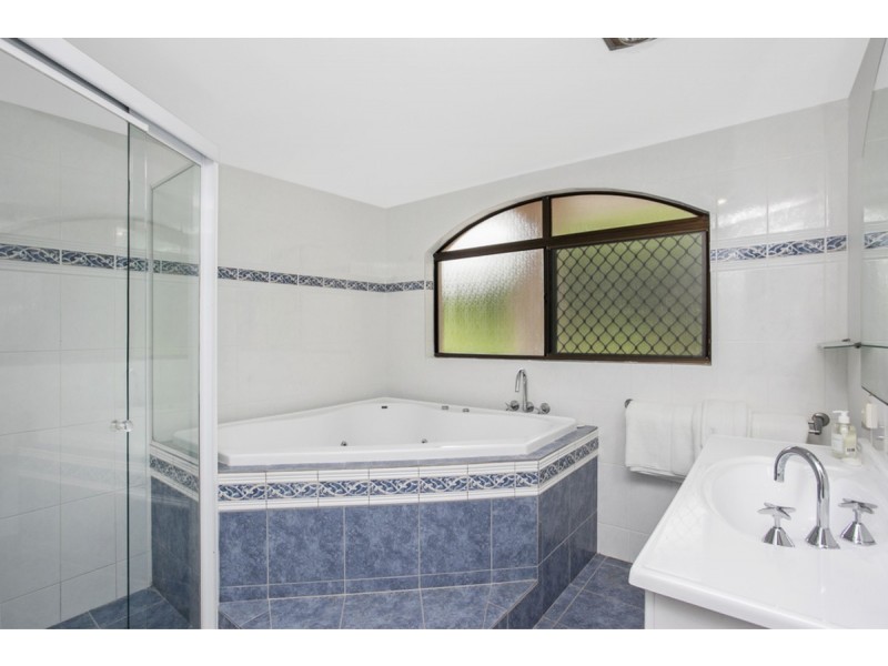 39 Winderadeen Drive, Highland Park QLD 4211