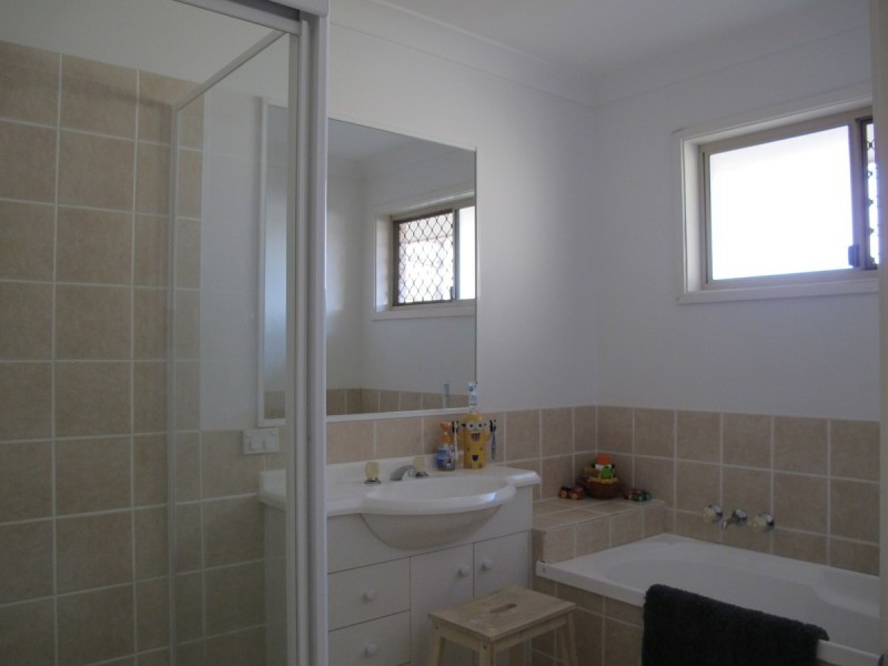 2/82 Paddington Drive, Carrara QLD 4211