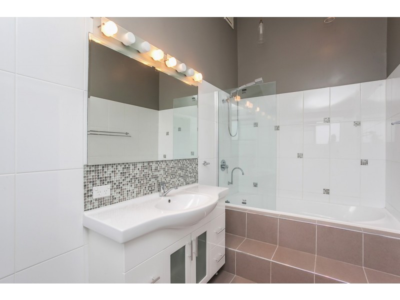 13 Bartlett Avenue, Nerang QLD 4211