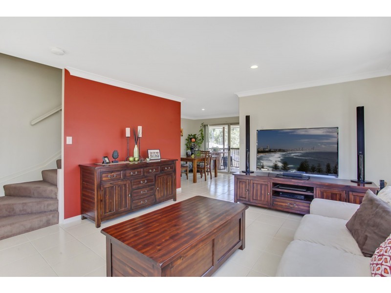 2/17B Debbie Way, Nerang QLD 4211