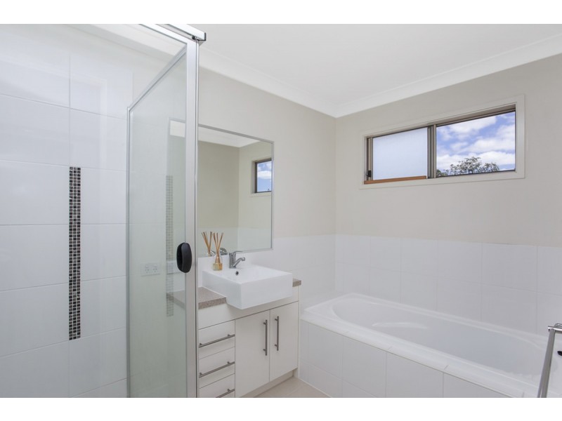 2/17B Debbie Way, Nerang QLD 4211