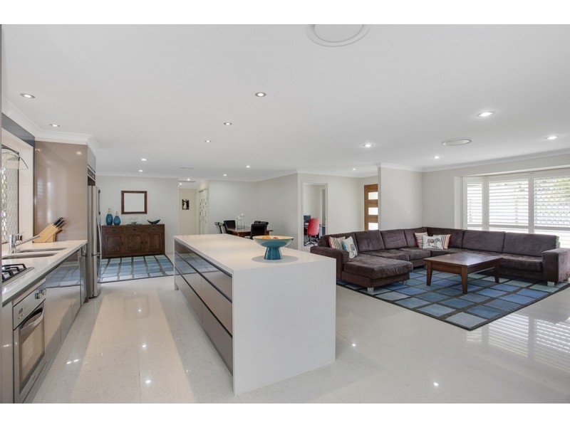 1 Haddon Court, Carrara QLD 4211