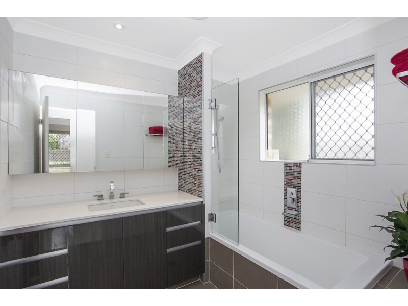 1 Haddon Court, Carrara QLD 4211