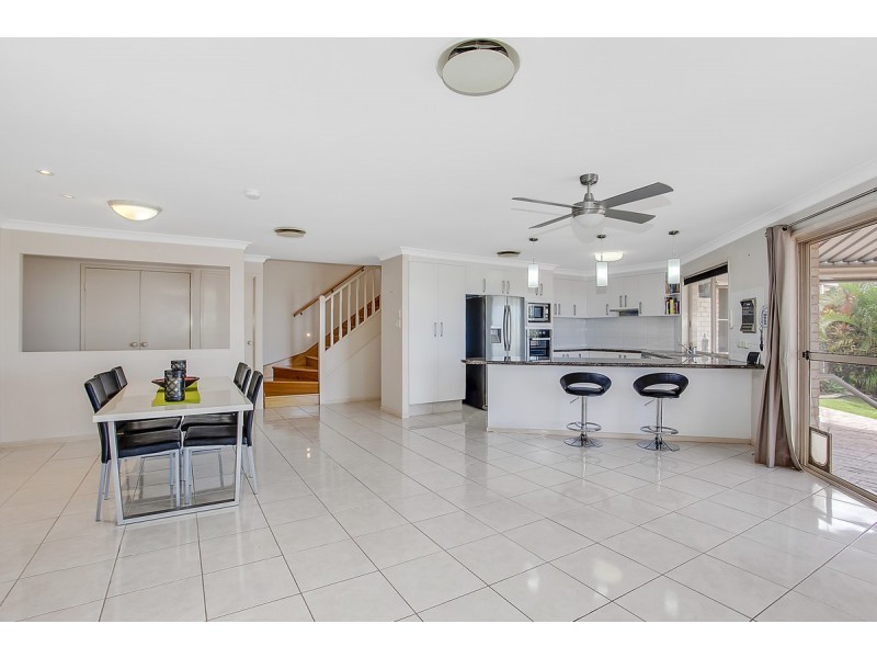 4 Nairn Court, Highland Park QLD 4211