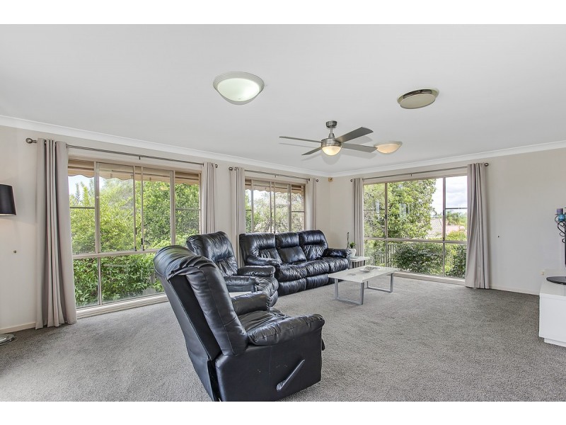 4 Nairn Court, Highland Park QLD 4211