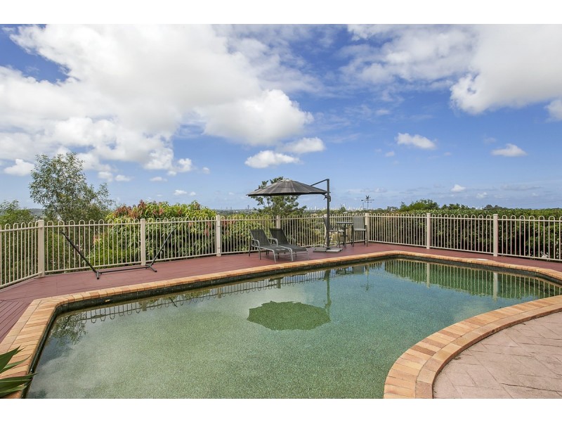 4 Nairn Court, Highland Park QLD 4211