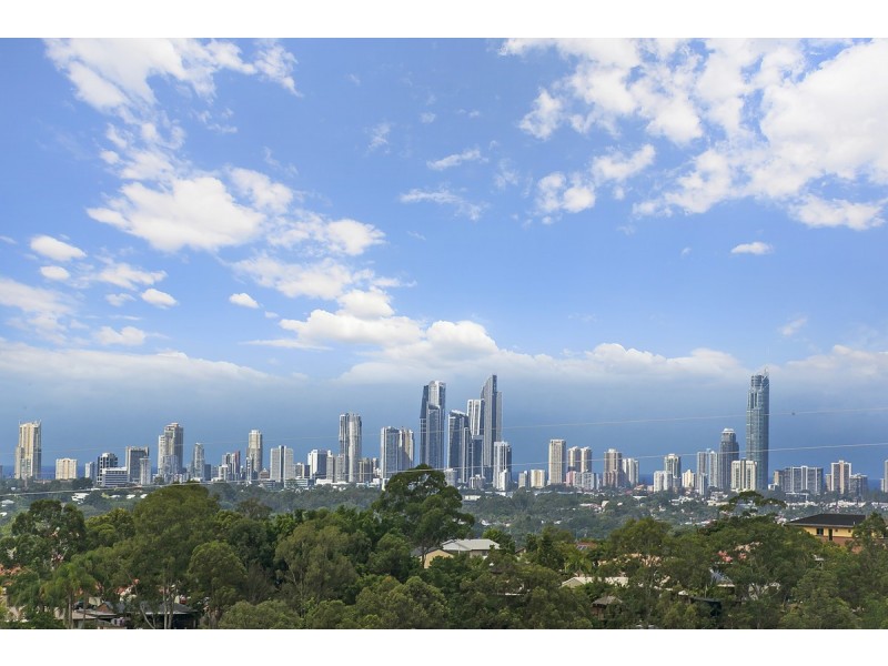 4 Nairn Court, Highland Park QLD 4211