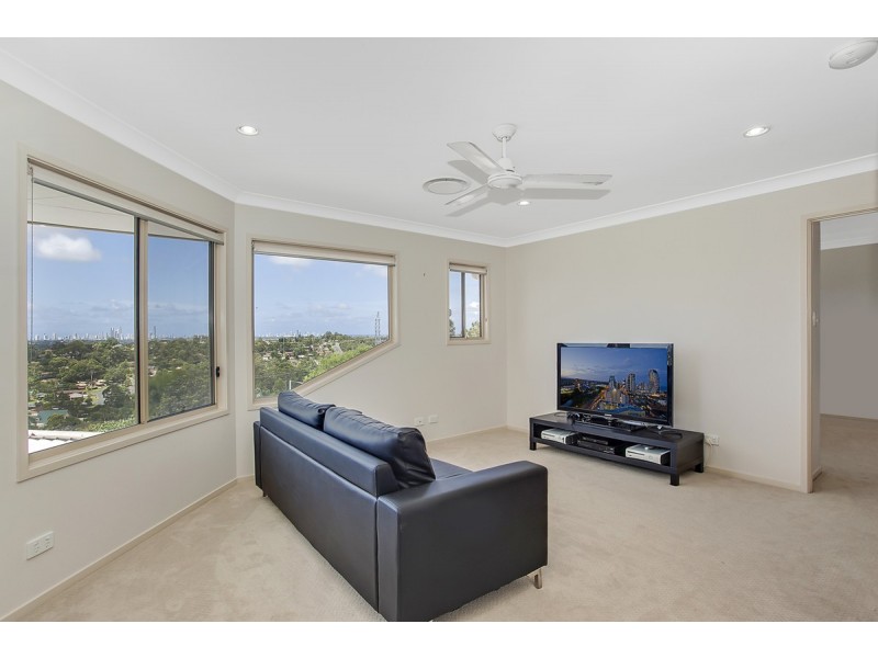 4 Nairn Court, Highland Park QLD 4211