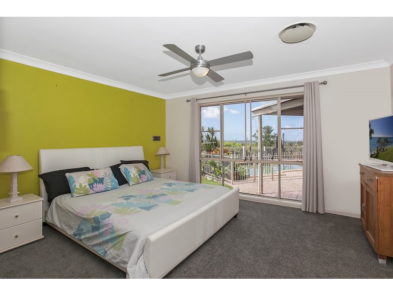 4 Nairn Court, Highland Park QLD 4211