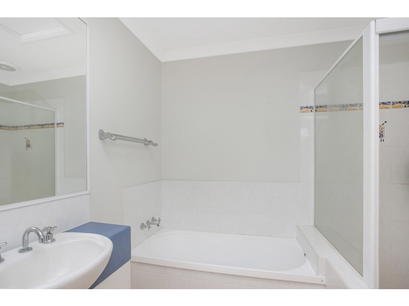 2/61 Riverpark Drive, Nerang QLD 4211