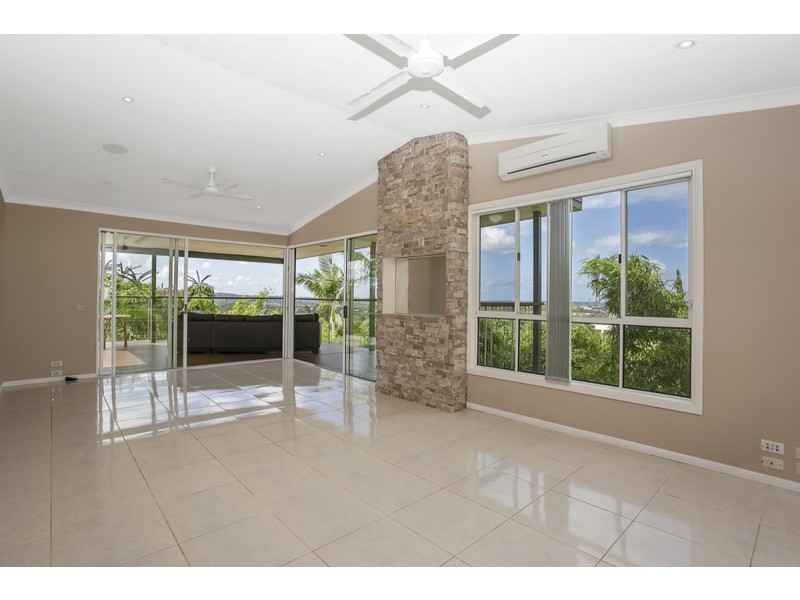 7 Macrobert Street, Highland Park QLD 4211