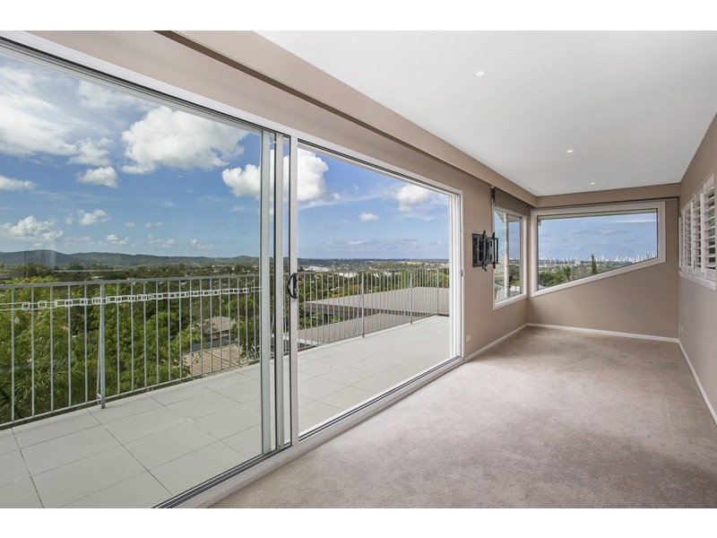 7 Macrobert Street, Highland Park QLD 4211