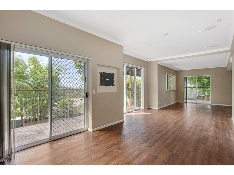 7 Macrobert Street, Highland Park QLD 4211