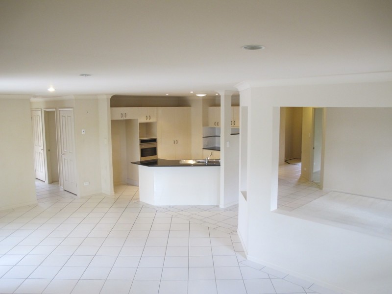 10 Rhiannon Drive, Ashmore QLD 4214