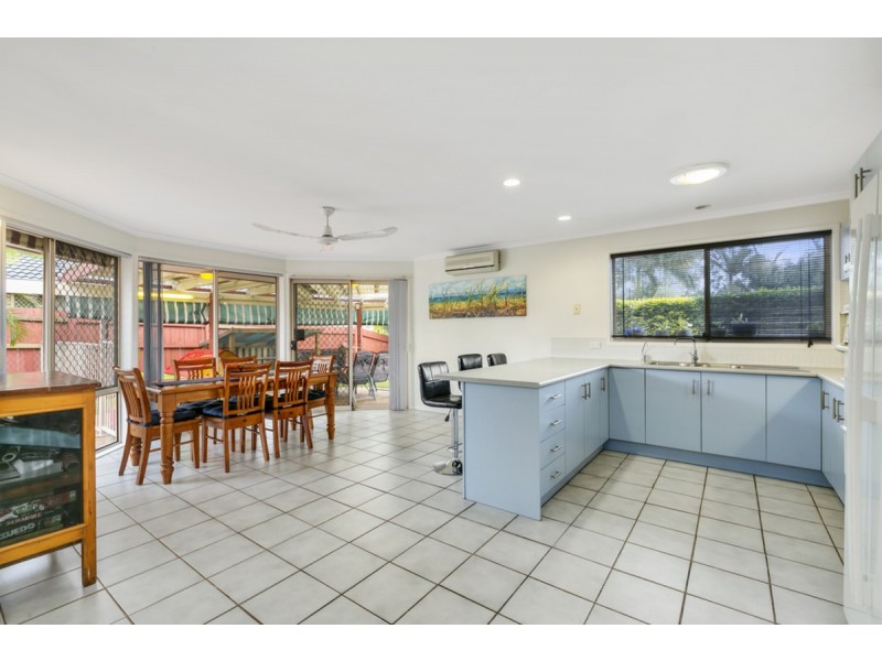 2 Lark Court, Carrara QLD 4211