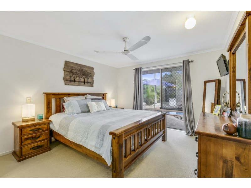 2 Lark Court, Carrara QLD 4211