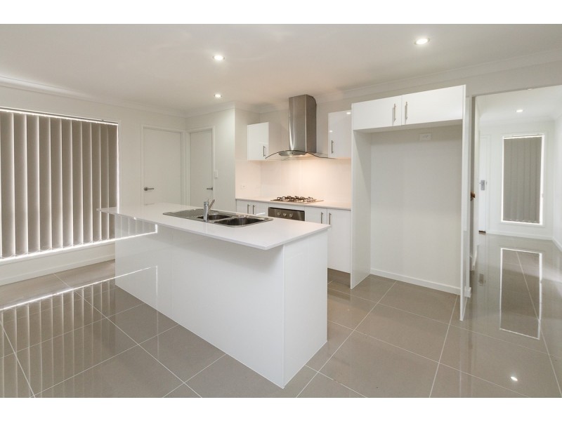 65 Macintyre Parade, Pacific Pines QLD 4211
