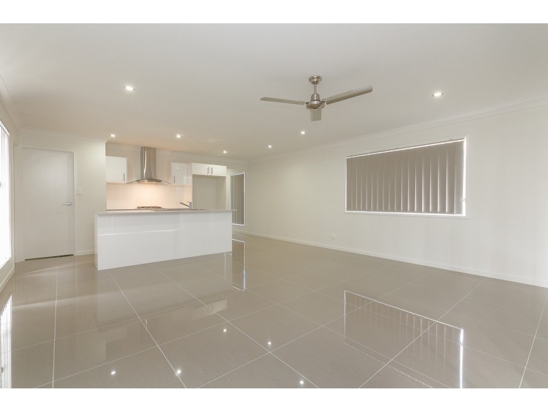 65 Macintyre Parade, Pacific Pines QLD 4211