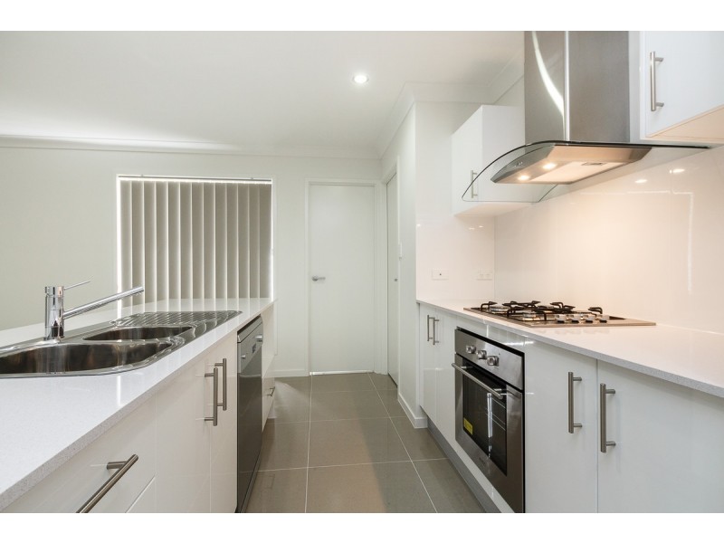 65 Macintyre Parade, Pacific Pines QLD 4211