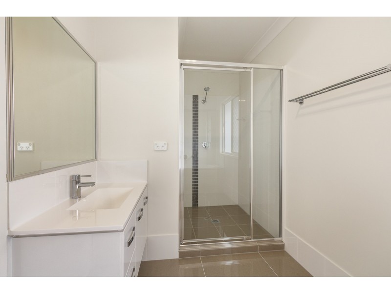 65 Macintyre Parade, Pacific Pines QLD 4211