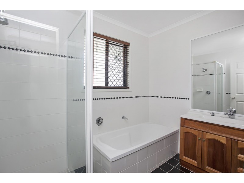 15 Tara Vista Boulevard, Highland Park QLD 4211