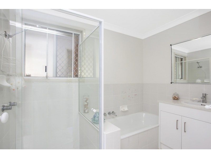 16 Andamooka Avenue, Worongary QLD 4213