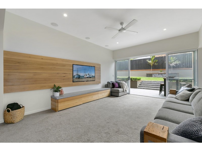 5 Foxhill Court, Carrara QLD 4211