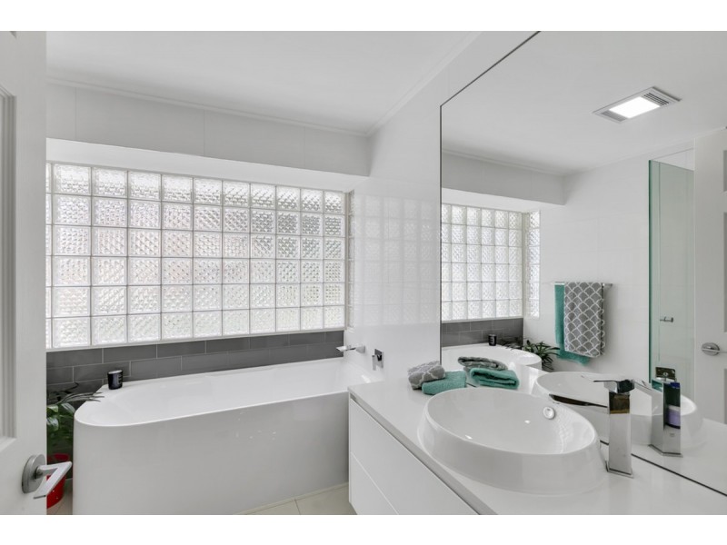 5 Foxhill Court, Carrara QLD 4211