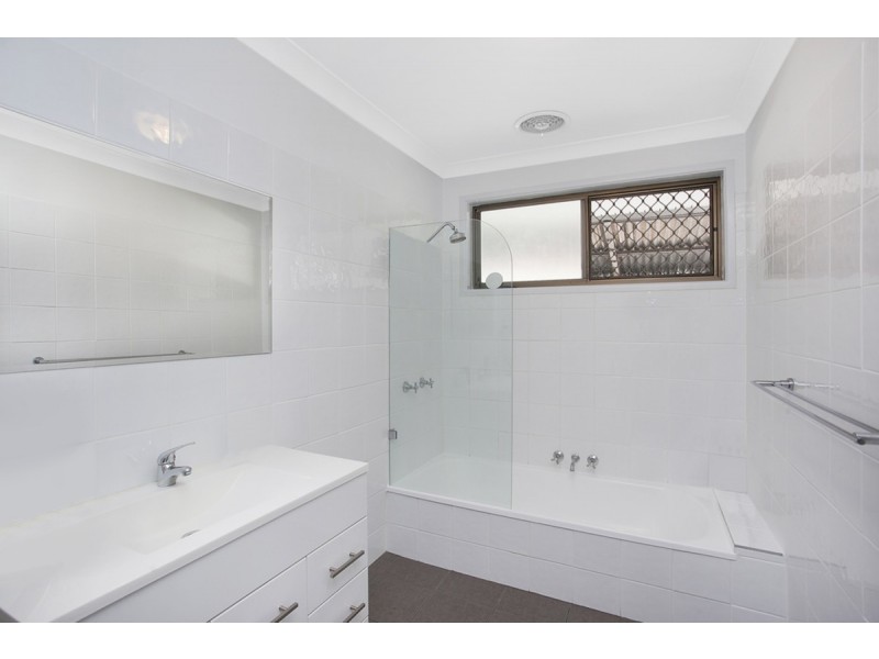 5 Jindivick Street, Worongary QLD 4213