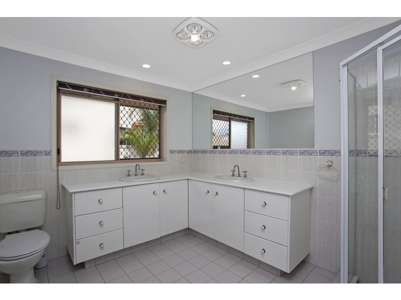 5 Beaufort Court, Highland Park QLD 4211