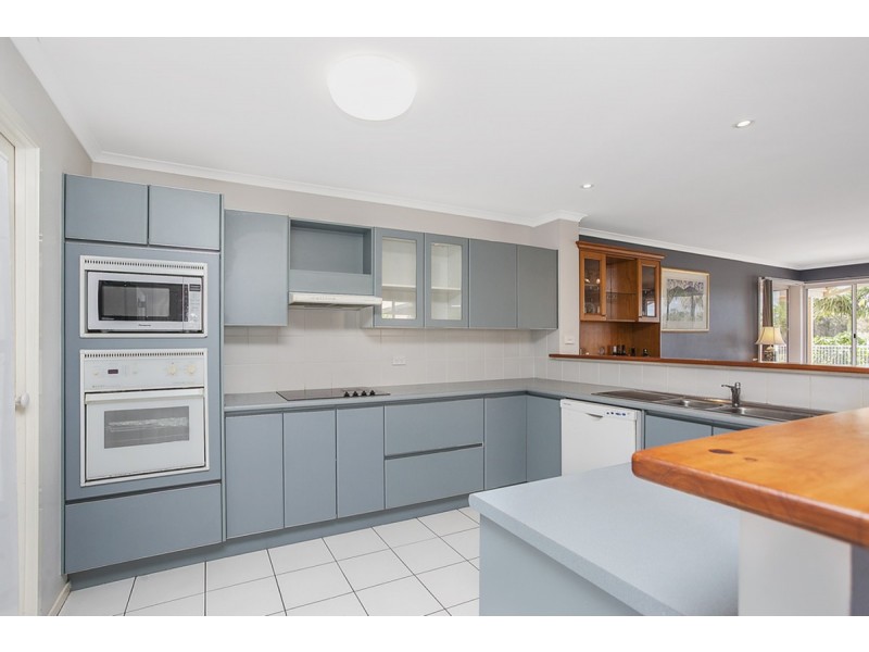 5 Montserrat Court, Clear Island Waters QLD 4226