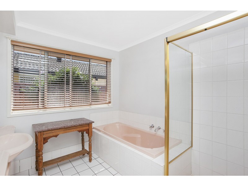 5 Montserrat Court, Clear Island Waters QLD 4226