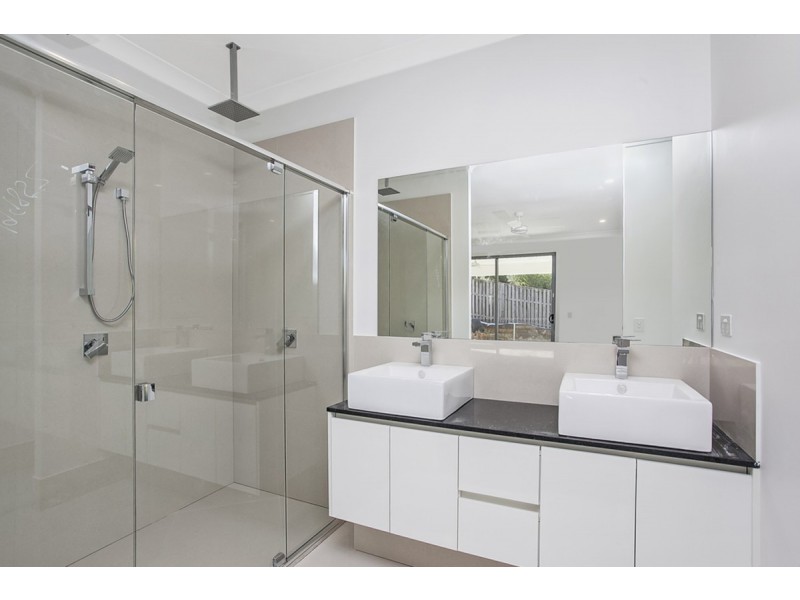 7 Sunbird Court, Gilston QLD 4211