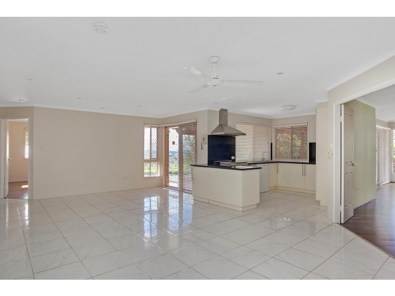 18 Trafalgar Street, Highland Park QLD 4211