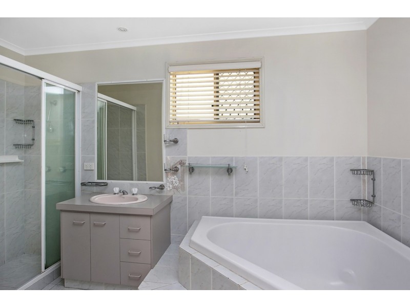 18 Trafalgar Street, Highland Park QLD 4211