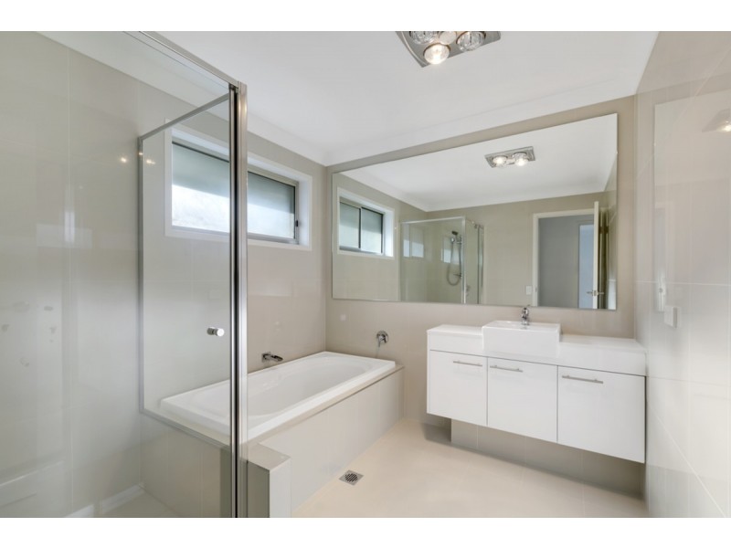 61 Plateau Crescent, Carrara QLD 4211