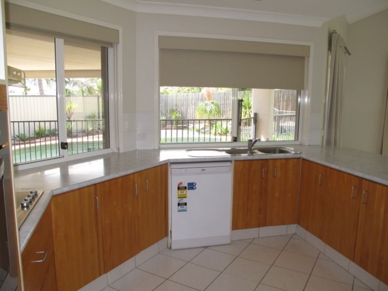 6 Grimsdyke Court, Molendinar QLD 4214