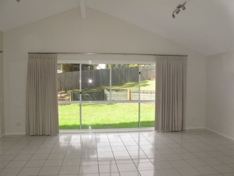 6 Grimsdyke Court, Molendinar QLD 4214