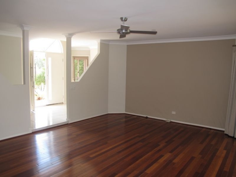 6 Grimsdyke Court, Molendinar QLD 4214