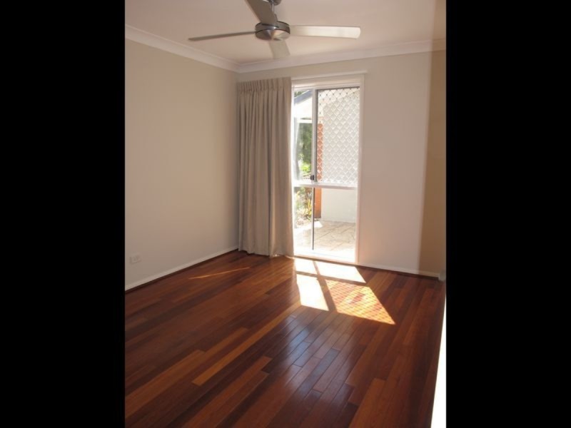 6 Grimsdyke Court, Molendinar QLD 4214