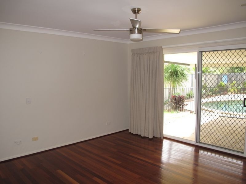 6 Grimsdyke Court, Molendinar QLD 4214