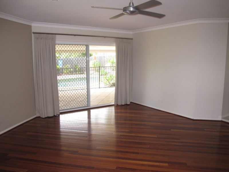 6 Grimsdyke Court, Molendinar QLD 4214