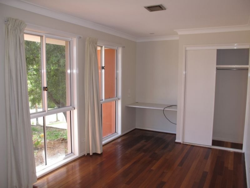 6 Grimsdyke Court, Molendinar QLD 4214