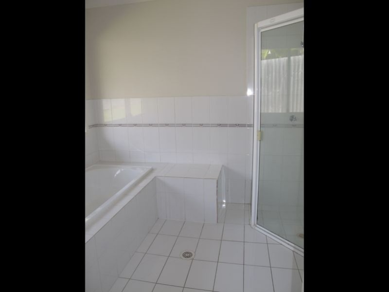6 Grimsdyke Court, Molendinar QLD 4214