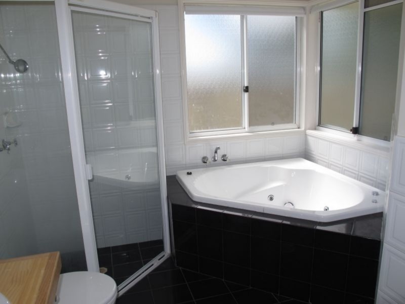 6 Grimsdyke Court, Molendinar QLD 4214