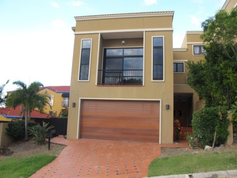 5a Rivage Place, Highland Park QLD 4211