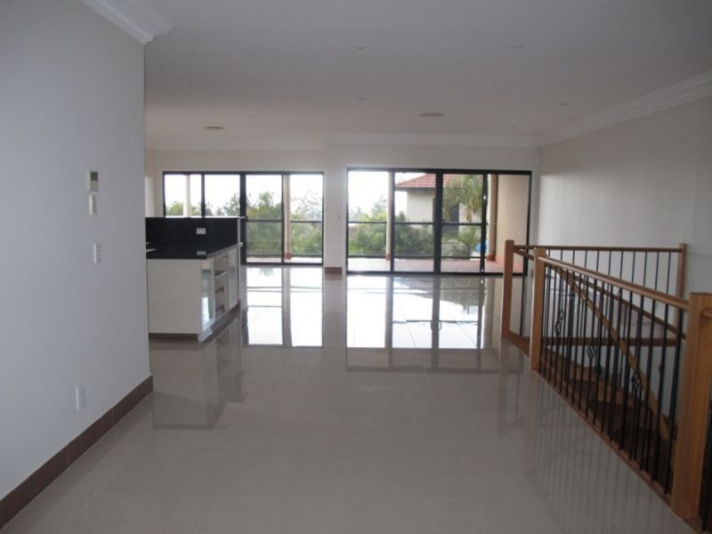 5a Rivage Place, Highland Park QLD 4211