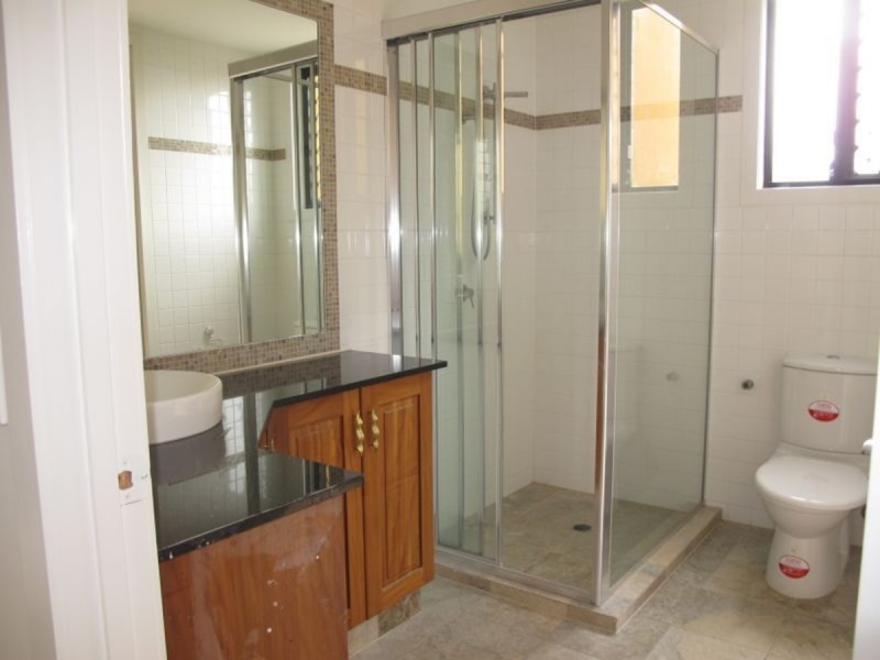 5a Rivage Place, Highland Park QLD 4211