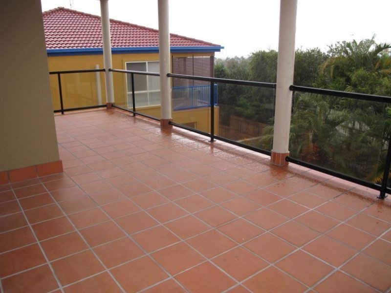 5a Rivage Place, Highland Park QLD 4211